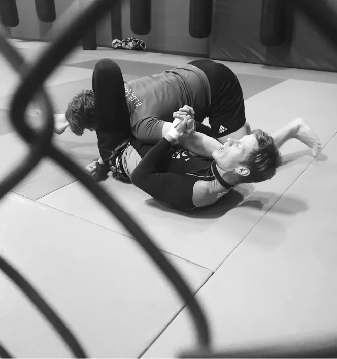 Grappling voor MMA: armbar in de kooi