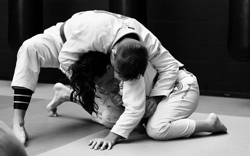 Braziliaans Jiu Jitsu in de gi: guard pass tijdens sparring